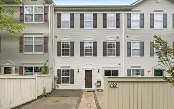 Building Photo - Three level townhome in Taskers Chance available mid June!