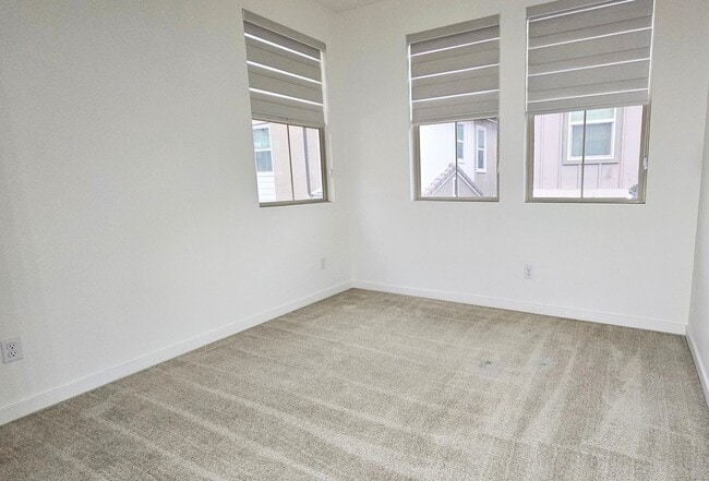 Building Photo - JAMIE LN UNIT 1 FONTANA 92336 (4 BED / 3 BATH)