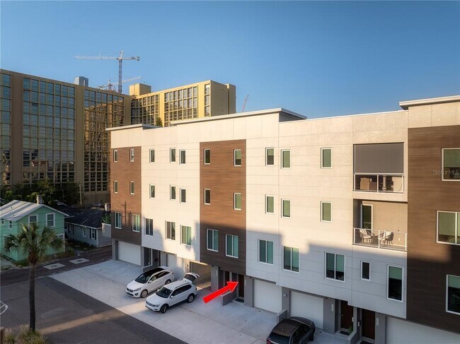 Building Photo - 368 6th St S