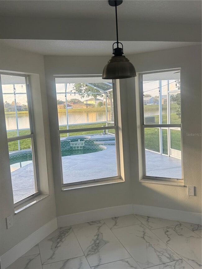 Building Photo - 2652 Hawthorne Ln