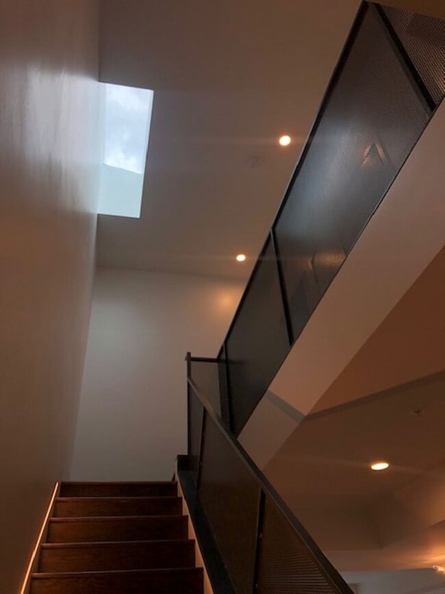 Building Photo - 2 Bedroom Condo in the Confluence!