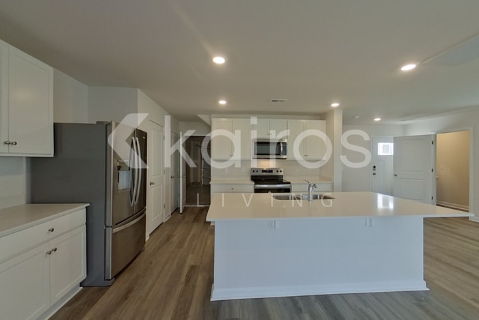 Building Photo - 126 Inez Ave