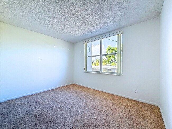 Building Photo - 4025 N Federal Hwy