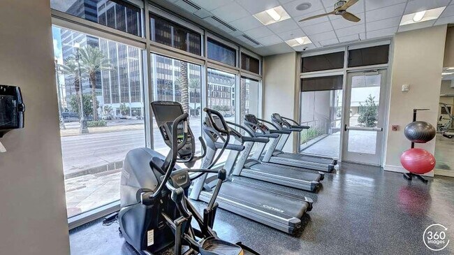 Building Photo - 1535 Canal St