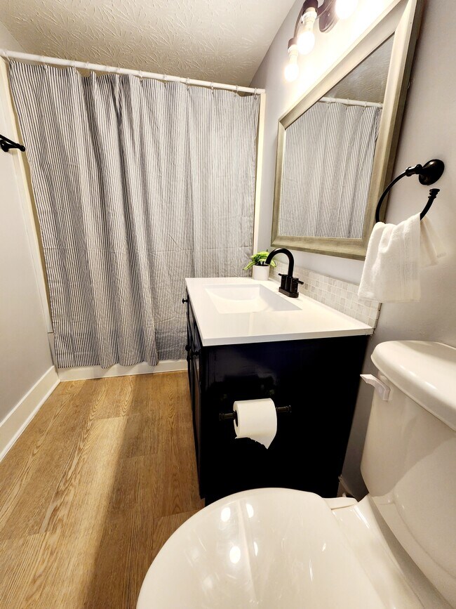 Building Photo - 213 Starlight Dr