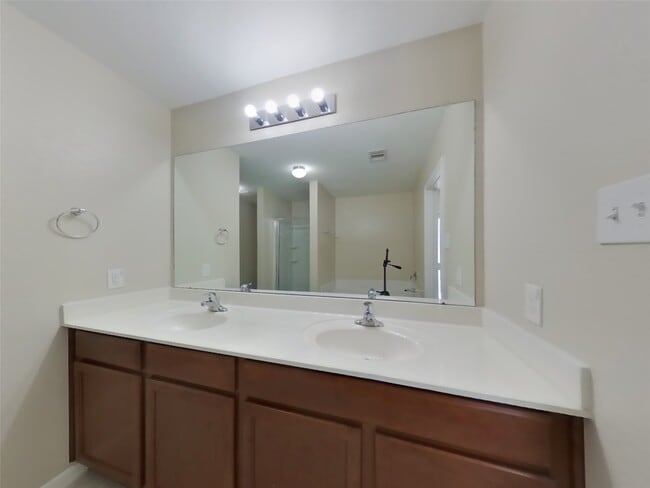 Building Photo - 928 American Monarch Dr