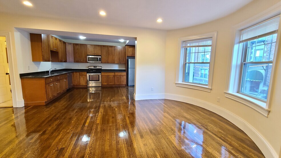 Building Photo - 29 Commonwealth Ter