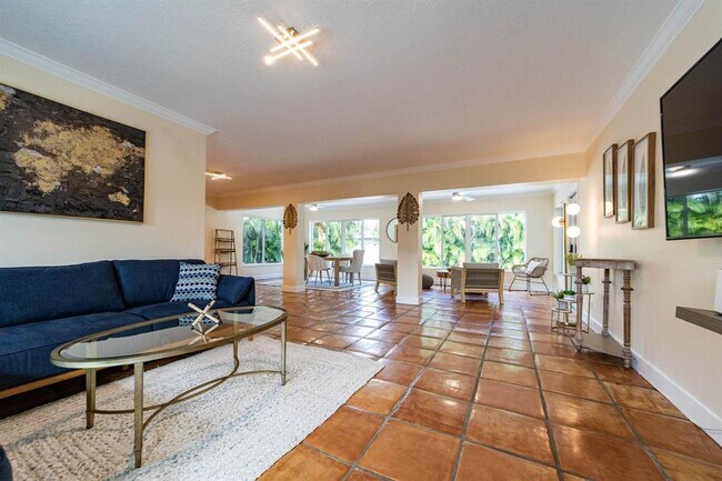 Building Photo - 2101 NE 15th St