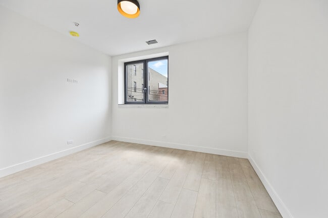 Building Photo - 1313 W Taylor St