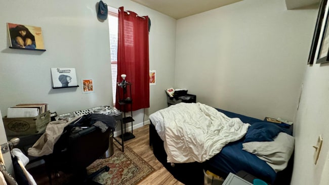 Building Photo - 1368 W Evergreen Ave