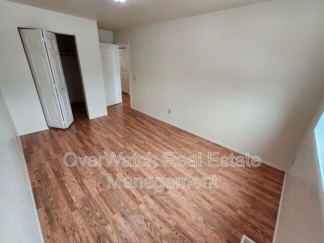 Building Photo - 3228 Aquarius Cir