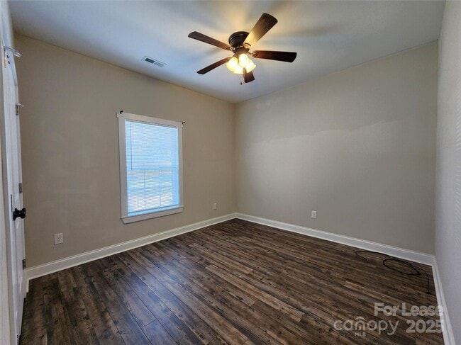 Building Photo - 1303 W Gold St