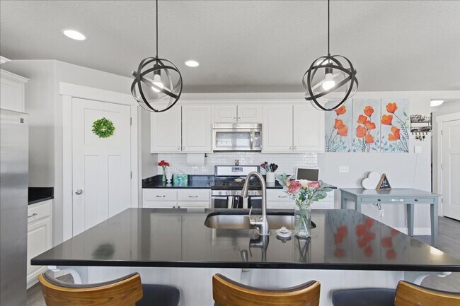 Building Photo - 4 Bedroom Herriman Home