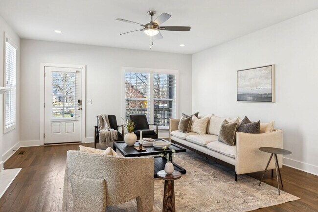 Building Photo - Grandeur in Germantown!