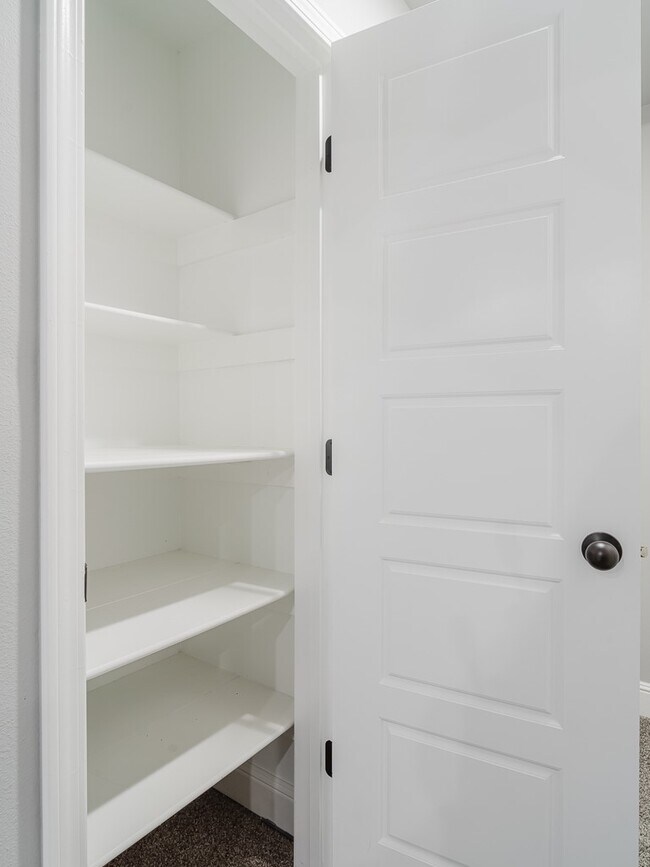 Building Photo - 6100 NW Silas St