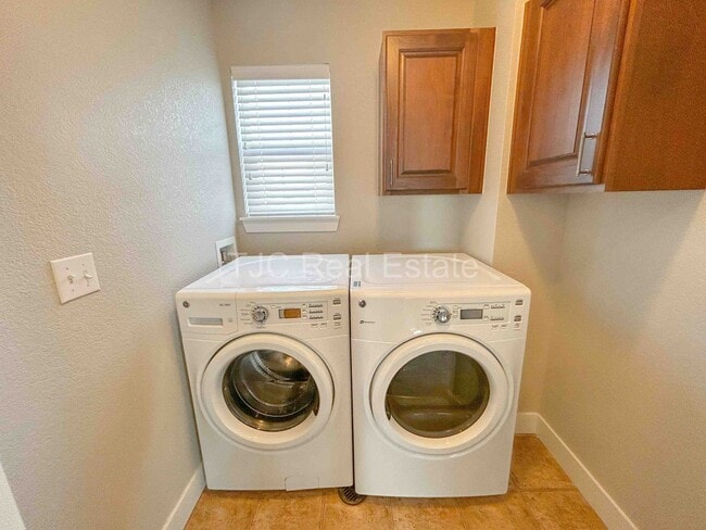 Building Photo - Finished Basement