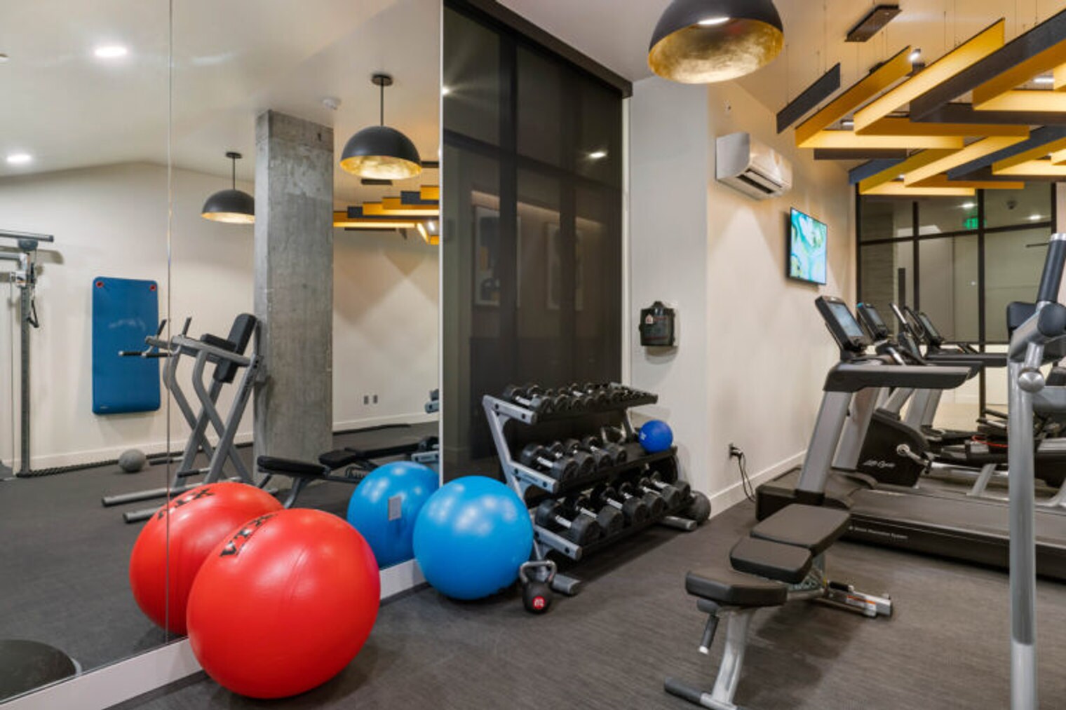 Building Photo - 10050 NE 10th St