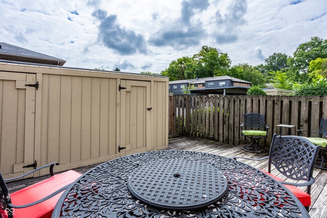 Building Photo - 5516 Greenview Dr