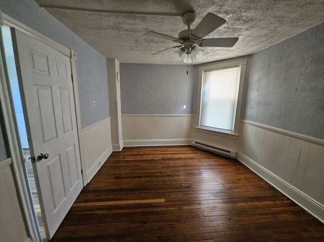 Building Photo - 924 E Morton St