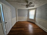 Building Photo - 924 E Morton St