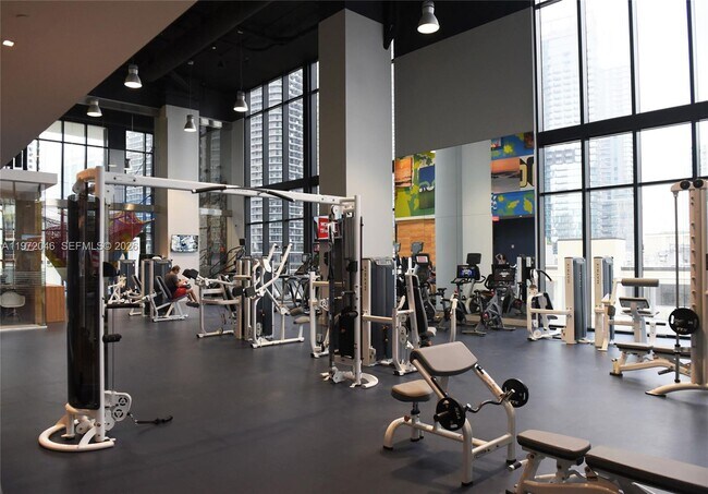 Building Photo - 1010 Brickell Ave