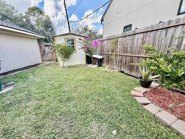 Building Photo - 3834 Linklea Dr