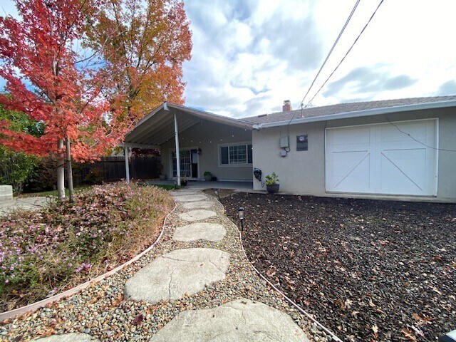 Building Photo - Beautiful and newly remodeled home in Rose...