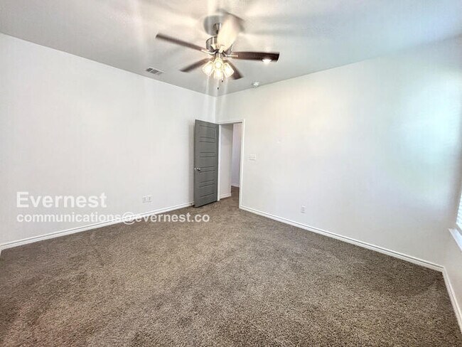 Building Photo - 2239 Hornbeam St