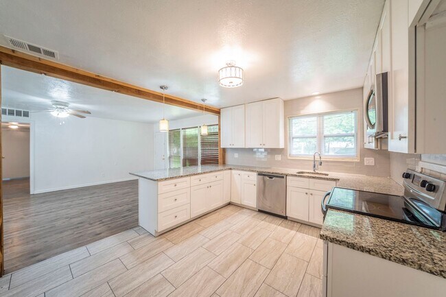 Building Photo - New Renovated Home in Fort Worth Coming Soon!