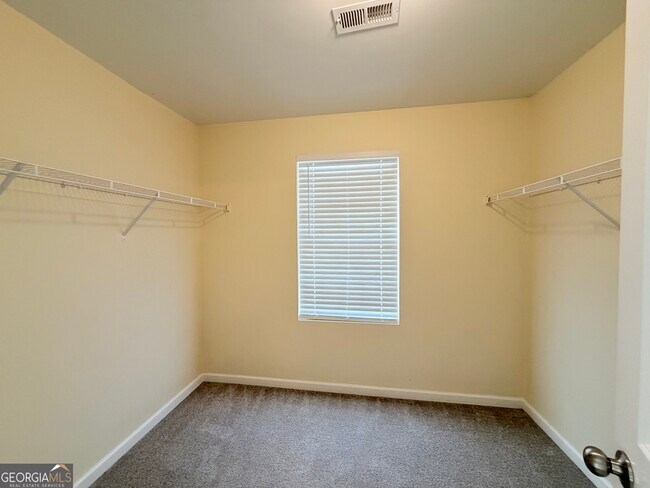 Building Photo - 18 Everett Cir SE