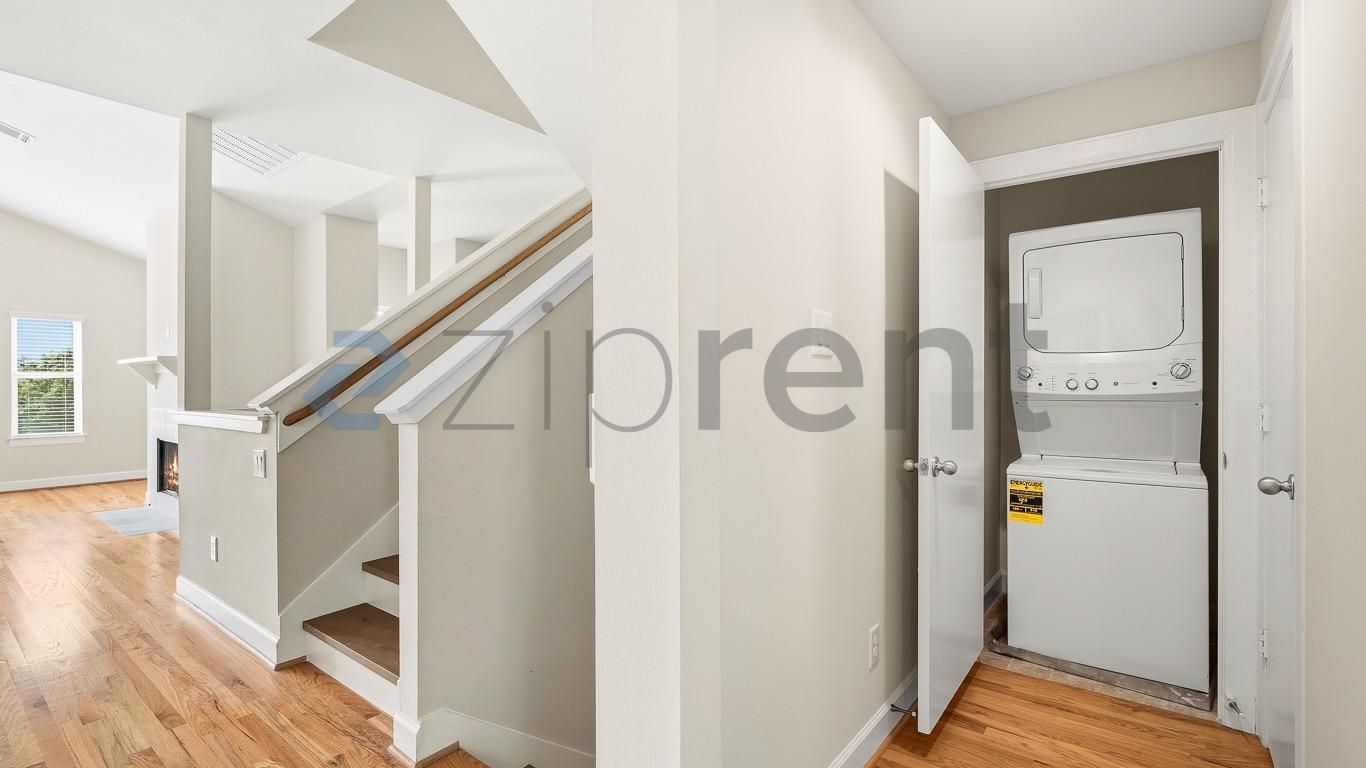 Building Photo - Unit