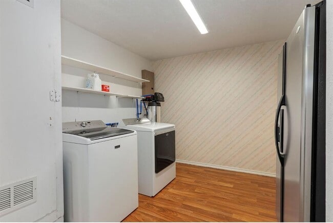 Building Photo - 1507 Wildwood Dr