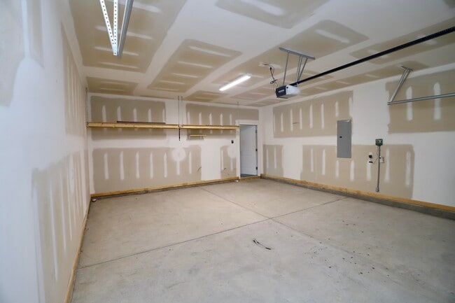 Building Photo - 1960 Barnhart Dr