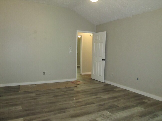 Building Photo - 2506 Portland Dr