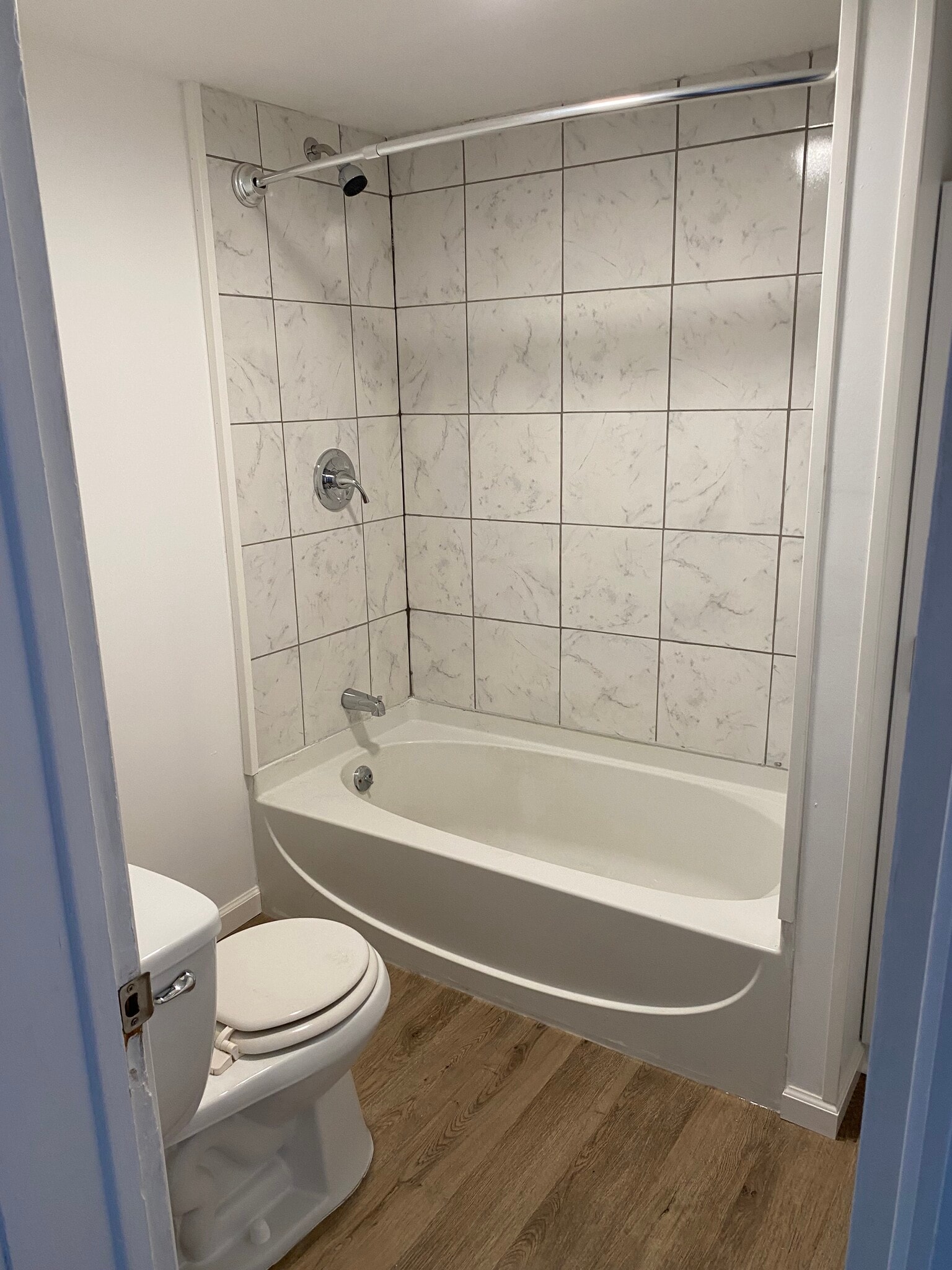 Bathroom - 904 W 26th St