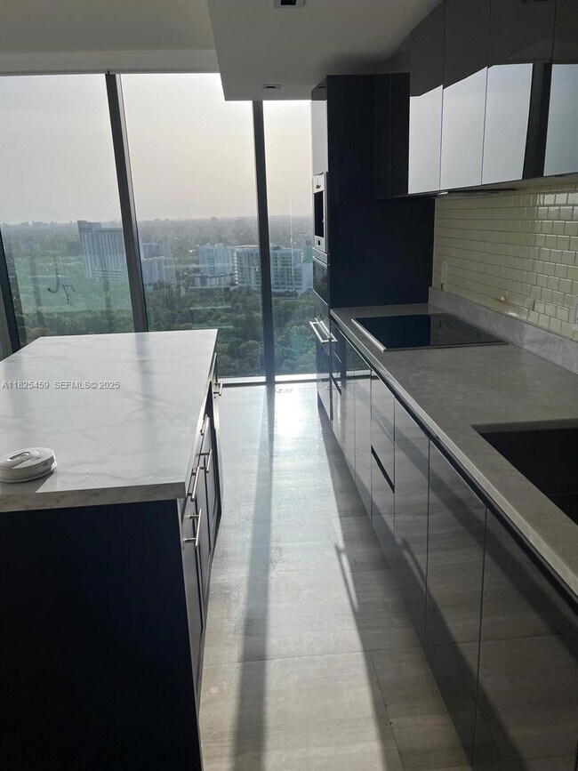 Building Photo - 1451 Brickell Ave