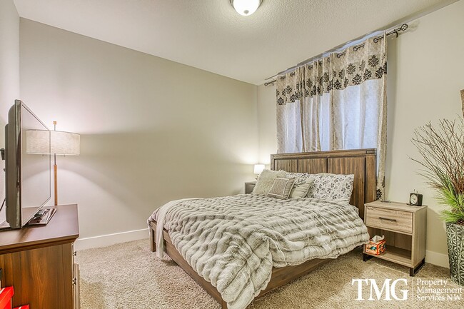 Building Photo - Spacious 4 BD Home with Private Backyard & Community Amenities!