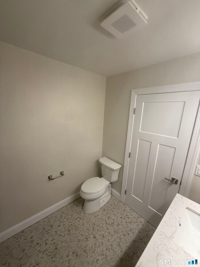 Building Photo - 8 S Broad St