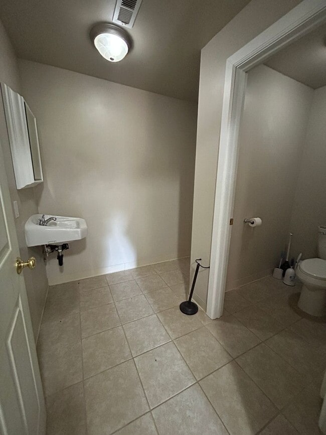 Building Photo - CHRISTMAS SPECIAL!! RURAL Single family home!