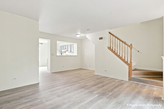 Building Photo - 259 W Whispering Oaks Ln