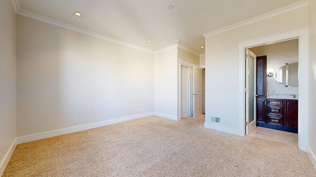 Building Photo - Bright & Modern 2BR/2BA Condo with Garage Parking & In-Unit Laundry – Central Richmond