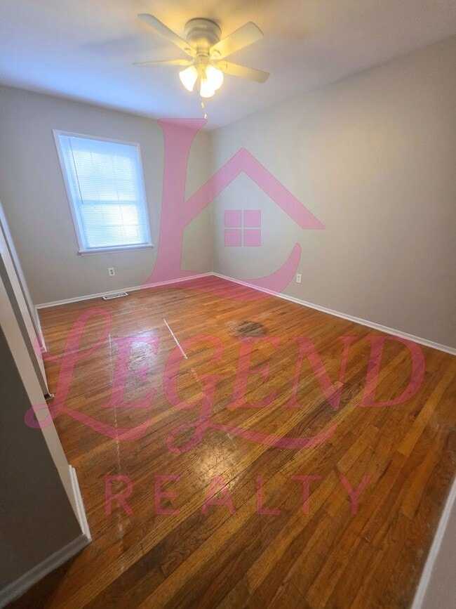 Building Photo - Your Next Home Awaits! 3 Beds, 2 Baths & T...