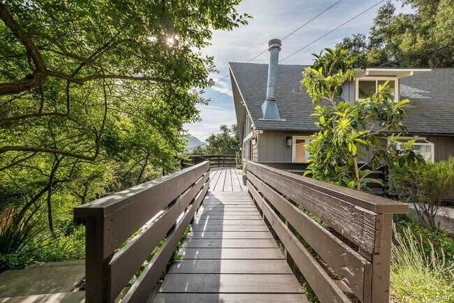 Building Photo - 21670 Encina Rd