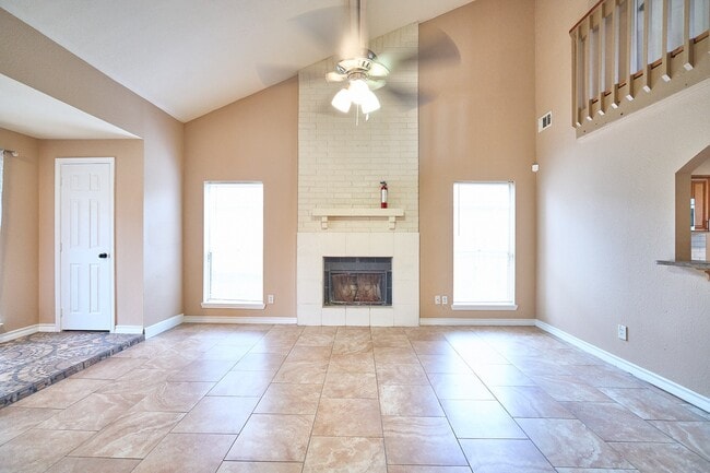 Building Photo - 10126 Northview Dr