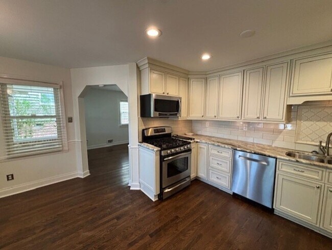 Building Photo - Cape Story by the Sea