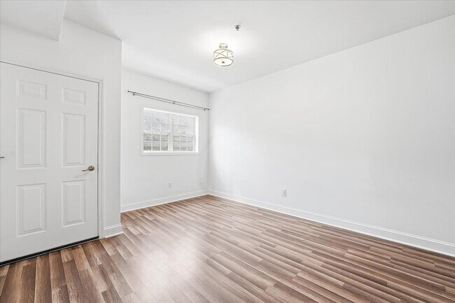 Building Photo - 318 54th St