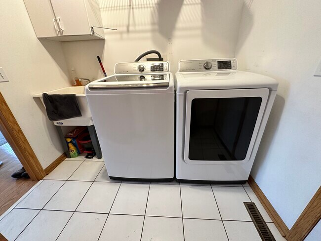 Building Photo - 1620 Spinaker Dr