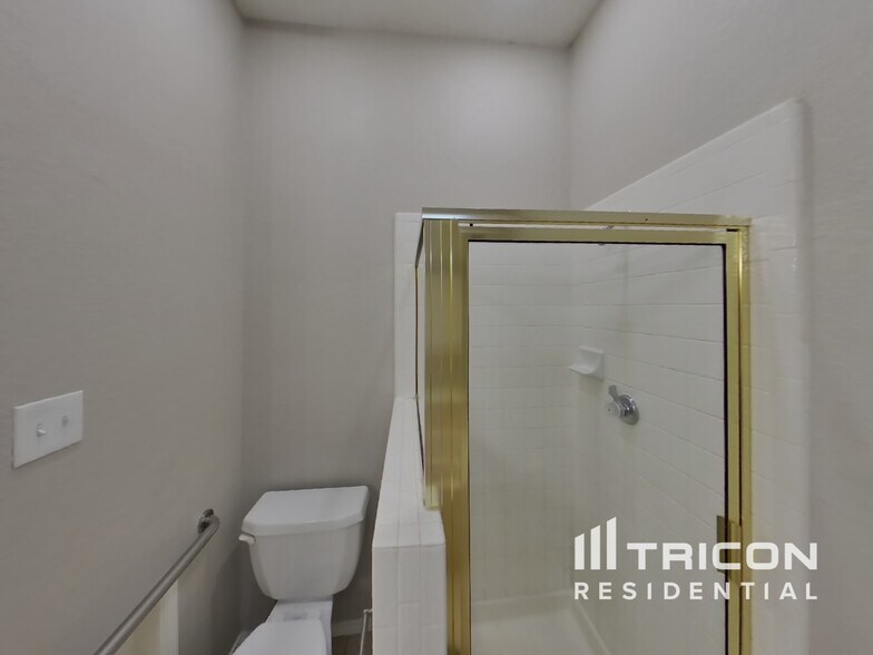 Building Photo - 1624 Bent Brook Dr