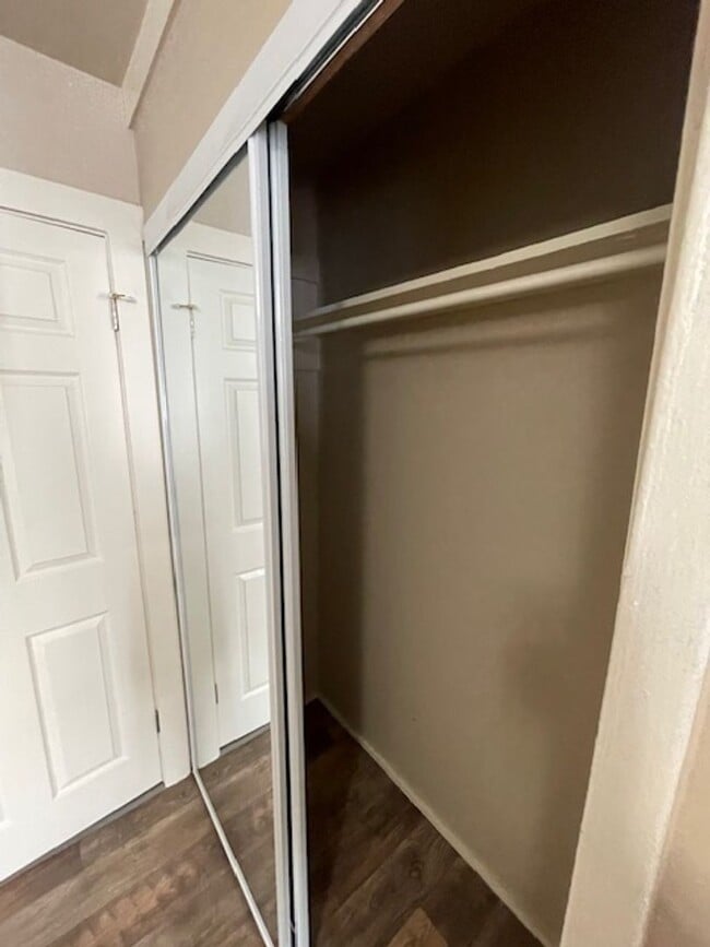 Building Photo - Cozy triplex unit, located in the Heart of...