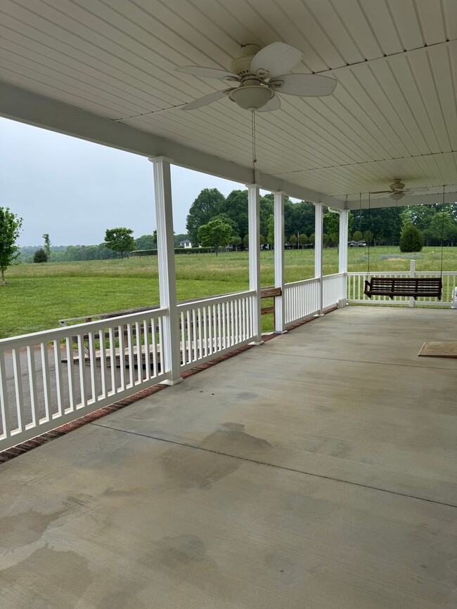 Building Photo - Charming 3 Bed, 2 Bath Home in Maiden – Pe...